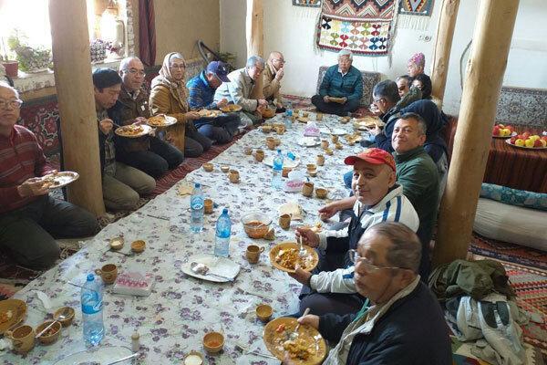 35 گردشگر خارجی از تخت سلیمان تکاب بازدید کردند