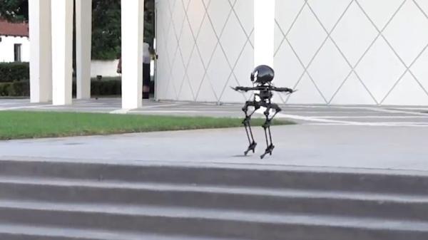ساخت ربات دو پا با ترکیب پهپاد